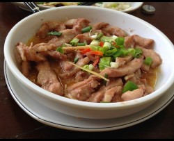 虾酱猪颈肉蒸豆腐