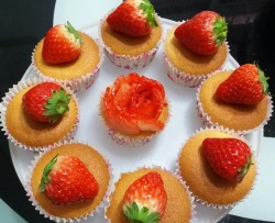 杯子草莓小蛋糕