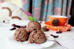 黑巧克力蔓越莓冰激凌