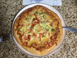 自制鲜虾萨拉米肠披萨