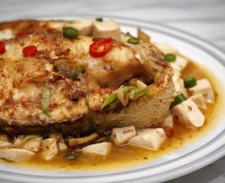 豆腐焖海鲈鱼