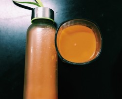 胡萝卜苦瓜汁