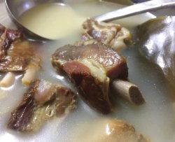 腊排骨炖海带汤