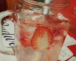 草莓气泡水