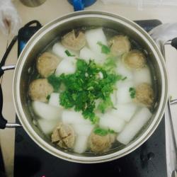 白萝卜肉丸汤