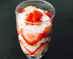 独家草莓玉米片酸奶冻