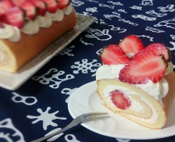 草莓奶酪奶油蛋糕卷