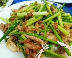 史上最简单的家常菜-蒜苔肉丝