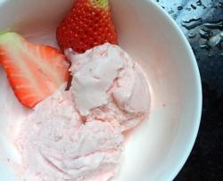 鲜草莓酸奶冰淇淋