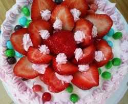 简单的双层水果蛋糕