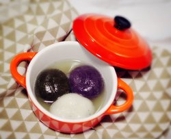 三色芝麻汤圆