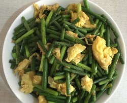 蒜苔炒鸡蛋