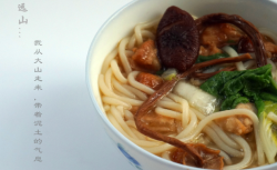 江西米粉的N种吃法:第二篇--茶树菇瘦肉汤粉