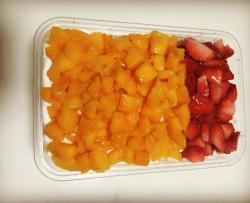 芒果草莓千层盒