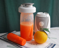 鲜橙胡萝卜汁,健康饮品