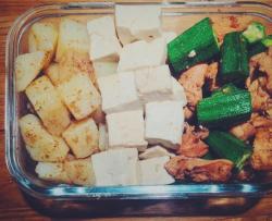 鸡肉秋葵豆腐与土豆