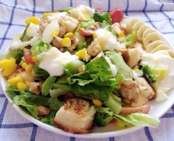 低脂沙拉—蔬果鸡米土司酸奶沙拉