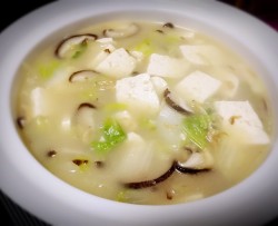 老豆腐炖白菜
香菇虾皮汤