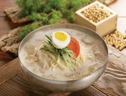 夏季特供健康料理--韩国豆浆冷面 콩국수