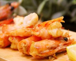 虾油香煎汶莱蓝虾、蓝虾刺身和炸虾头——一虾三味