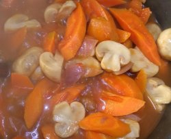 牛肉炖蘑菇番茄胡萝卜