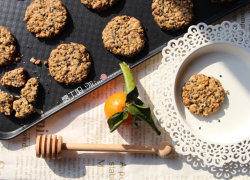 黑芝麻燕麦高纤饼干——口感酥脆,低脂麻香