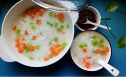清香蔬菜粥丨胡萝卜莴笋砂锅粥&炸酱 · 圆满素食