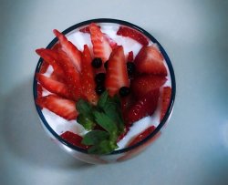 酸奶草莓杯