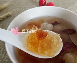 桃胶桂圆红枣糖水