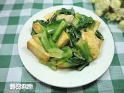 家常小菜——豆腐烧油麦菜