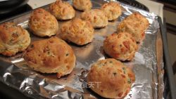 Red Lobster Cheddar Bay Biscuits 切达软烤饼