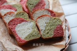 不用色素依旧做出色泽艳丽的美味面包