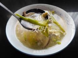 黄花菜菇子蛋汤