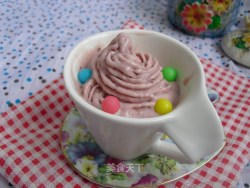 草莓酱冰淇