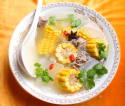 冬瓜玉米排骨汤的做法。