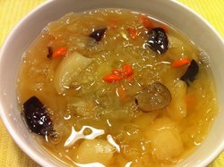 穷人的燕窝 银耳雪梨汤