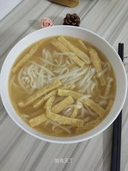 油豆腐煮面