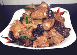 美味家常 黑木耳焖排骨