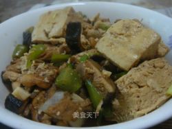 冻豆腐的新式吃法 --- 冻豆腐焖鸡腿肉