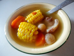 玉米红萝卜猪骨汤