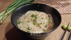 鸡汤阳春面