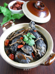 滋阴补血—八宝乌鸡
