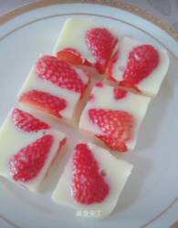 牛奶草莓布丁
