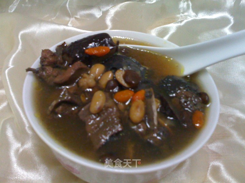 何首乌黑豆乌鸡汤