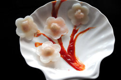 【水晶梅花虾饺】