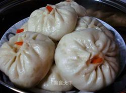 家常美食简单做——芹香肉包