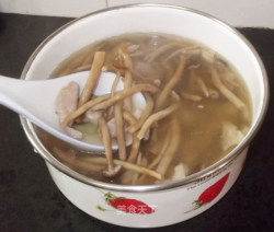 茶树菇肉片汤