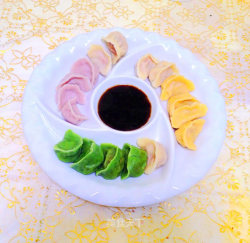 【彩色水饺】----色彩斑斓家宴宠儿