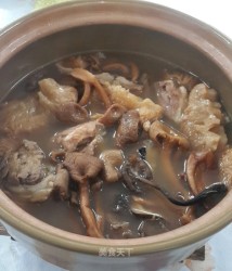 杂菌肉骨茶