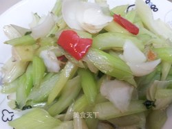 最具养生的菜肴——西芹炒百合